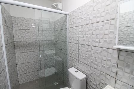 Banheiro de kitnet/studio para alugar com 1 quarto, 33m² em Vila São Silvestre (zona Leste), São Paulo