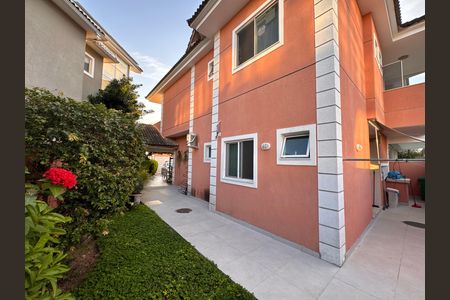 Casa de condomínio à venda com 270m², 4 quartos e 2 vagas