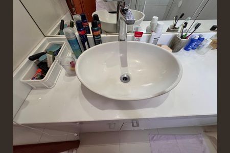 Casa de condomínio à venda com 270m², 4 quartos e 2 vagas