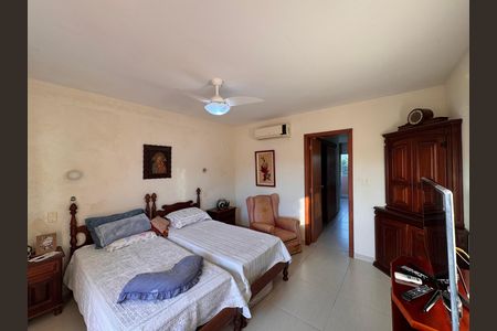 Casa de condomínio à venda com 270m², 4 quartos e 2 vagas