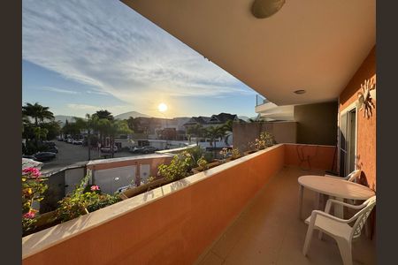 Casa de condomínio à venda com 270m², 4 quartos e 2 vagas