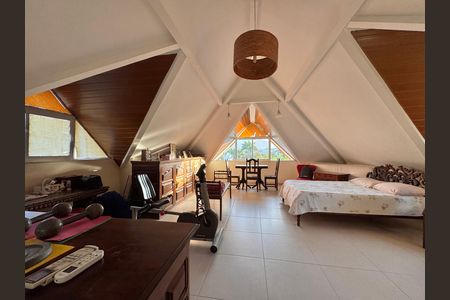 Casa de condomínio à venda com 270m², 4 quartos e 2 vagas