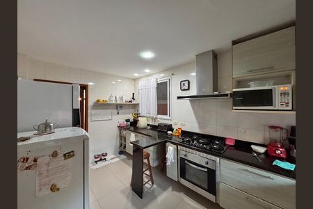 Casa de condomínio à venda com 270m², 4 quartos e 2 vagas