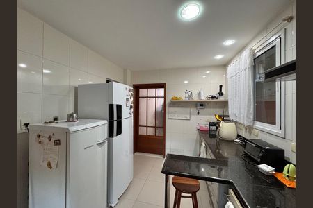 Casa de condomínio à venda com 270m², 4 quartos e 2 vagas
