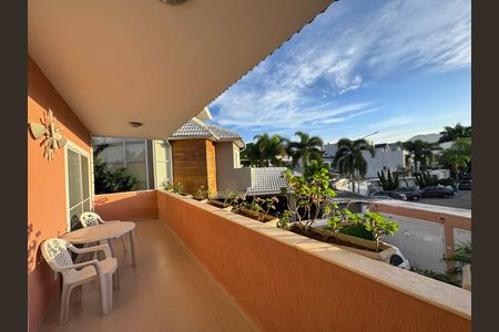 Casa de condomínio à venda com 270m², 4 quartos e 2 vagas