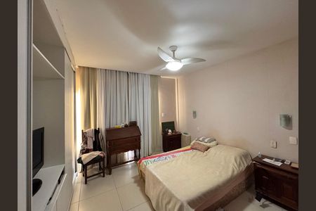 Casa de condomínio à venda com 270m², 4 quartos e 2 vagas