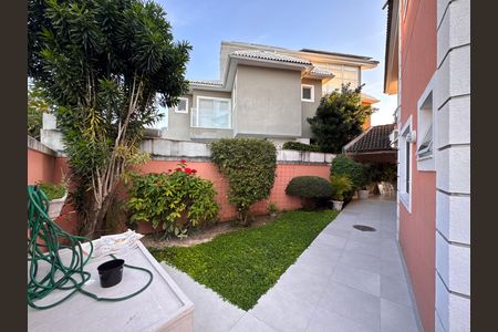 Casa de condomínio à venda com 270m², 4 quartos e 2 vagas