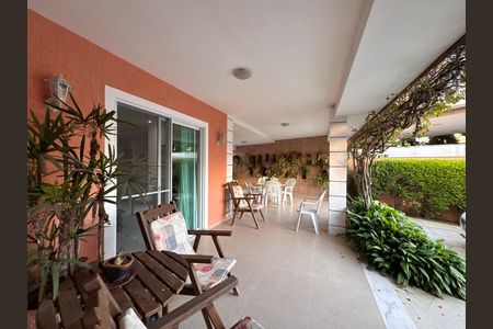Casa de condomínio à venda com 270m², 4 quartos e 2 vagas