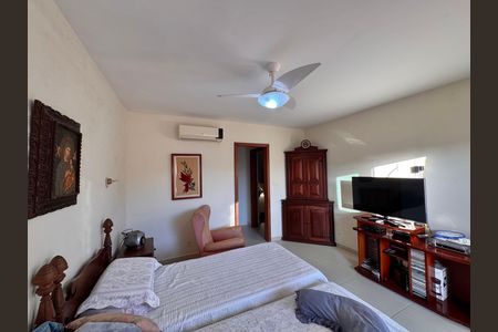 Casa de condomínio à venda com 270m², 4 quartos e 2 vagas