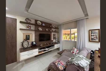 Casa de condomínio à venda com 270m², 4 quartos e 2 vagas