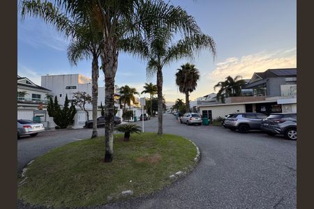 Casa de condomínio à venda com 270m², 4 quartos e 2 vagas