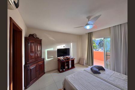 Casa de condomínio à venda com 270m², 4 quartos e 2 vagas