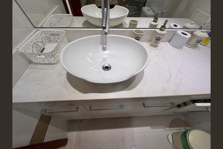 Casa de condomínio à venda com 270m², 4 quartos e 2 vagas