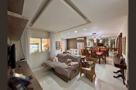 Casa de condomínio à venda com 270m², 4 quartos e 2 vagas
