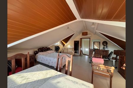 Casa de condomínio à venda com 270m², 4 quartos e 2 vagas
