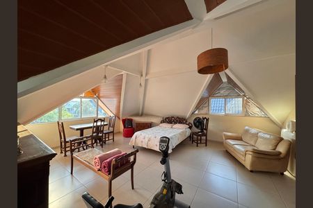 Casa de condomínio à venda com 270m², 4 quartos e 2 vagas