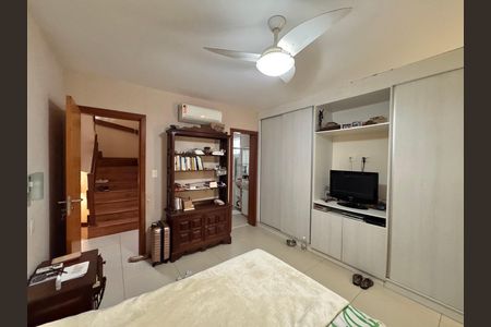 Casa de condomínio à venda com 270m², 4 quartos e 2 vagas
