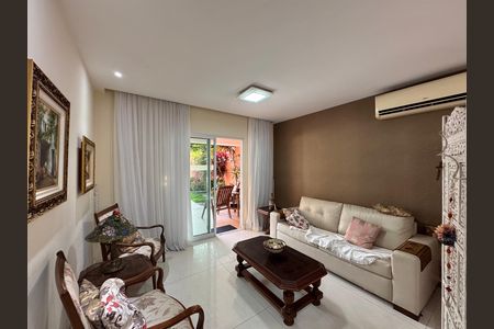 Casa de condomínio à venda com 270m², 4 quartos e 2 vagas