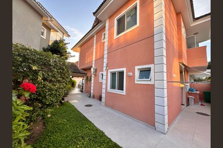 Casa de condomínio à venda com 270m², 4 quartos e 2 vagas