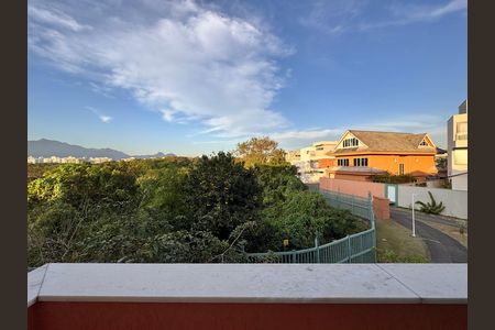 Casa de condomínio à venda com 270m², 4 quartos e 2 vagas