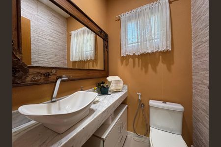 Casa de condomínio à venda com 270m², 4 quartos e 2 vagas