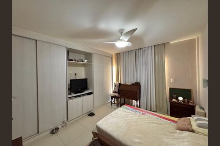 Casa de condomínio à venda com 270m², 4 quartos e 2 vagas