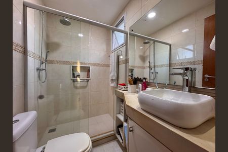Casa de condomínio à venda com 270m², 4 quartos e 2 vagas