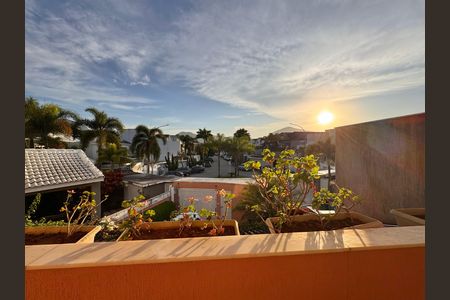 Casa de condomínio à venda com 270m², 4 quartos e 2 vagas