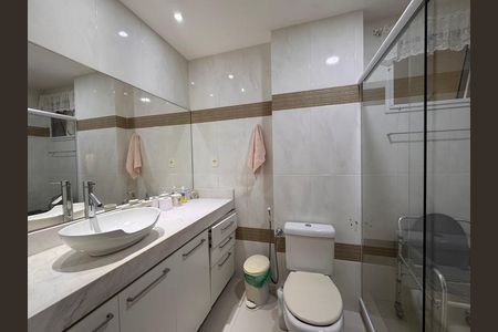 Casa de condomínio à venda com 270m², 4 quartos e 2 vagas