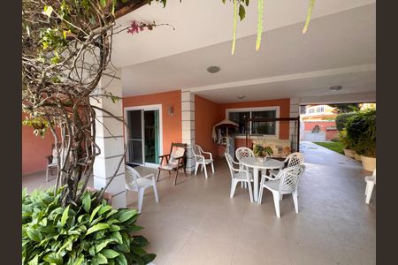 Casa de condomínio à venda com 270m², 4 quartos e 2 vagas