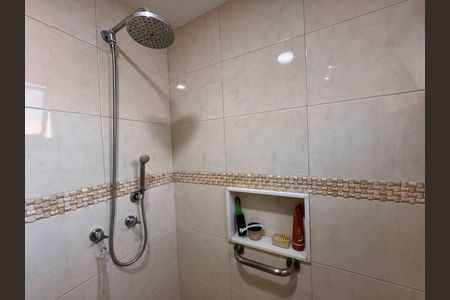 Casa de condomínio à venda com 270m², 4 quartos e 2 vagas