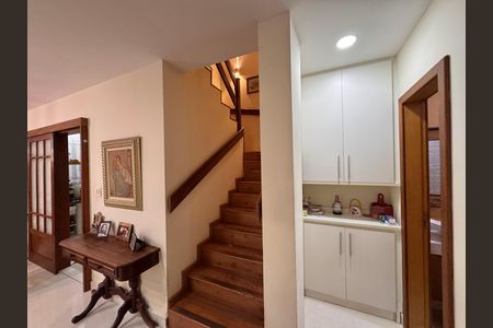 Casa de condomínio à venda com 270m², 4 quartos e 2 vagas