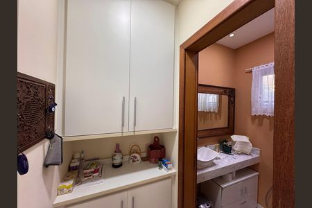 Casa de condomínio à venda com 270m², 4 quartos e 2 vagas