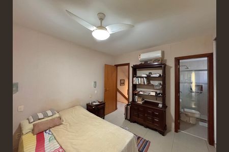 Casa de condomínio à venda com 270m², 4 quartos e 2 vagas