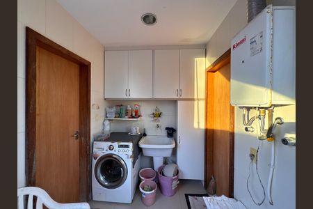 Casa de condomínio à venda com 270m², 4 quartos e 2 vagas