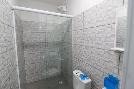 Banheiro de kitnet/studio para alugar com 1 quarto, 33m² em Vila São Silvestre (zona Leste), São Paulo