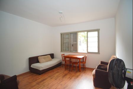 Sala de apartamento para alugar com 1 quarto, 68m² em Vila Ipiranga, Porto Alegre