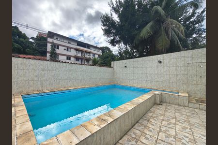 Casa à venda com 100m², 3 quartos e 3 vagas