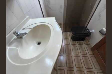 Casa à venda com 100m², 3 quartos e 3 vagas Casa à venda com 100m², 3 quartos e 3 vagasBanheiro Social