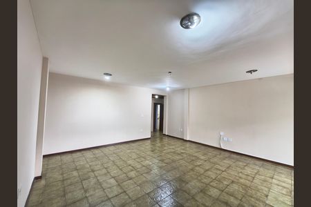 Casa à venda com 100m², 3 quartos e 3 vagas Casa à venda com 100m², 3 quartos e 3 vagasSala