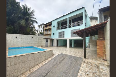 Casa à venda com 100m², 3 quartos e 3 vagas