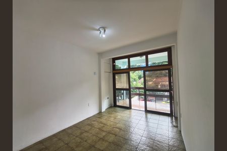 Casa à venda com 100m², 3 quartos e 3 vagas