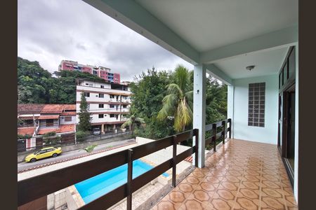 Casa à venda com 100m², 3 quartos e 3 vagas Casa à venda com 100m², 3 quartos e 3 vagasVaranda - Sala