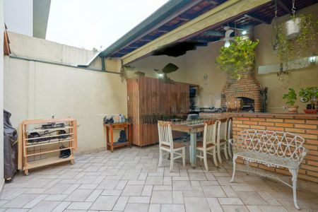 Casa à venda com 230m², 4 quartos e 3 vagas