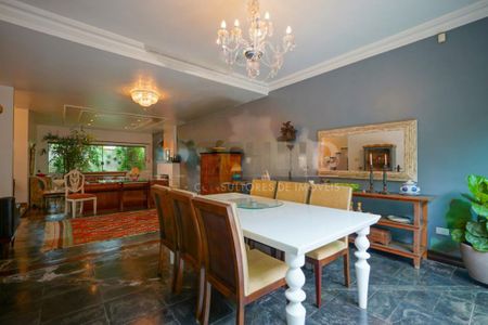 Casa à venda com 230m², 4 quartos e 3 vagas