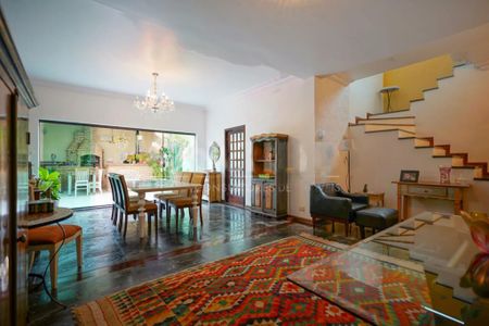 Casa à venda com 230m², 4 quartos e 3 vagas