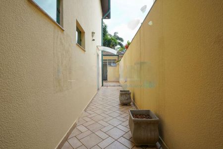 Casa à venda com 230m², 4 quartos e 3 vagas