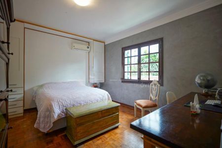 Casa à venda com 230m², 4 quartos e 3 vagas