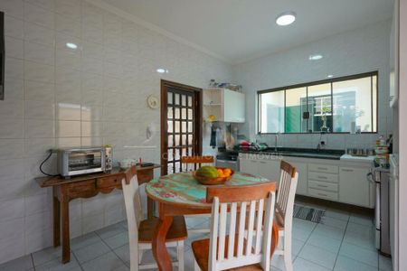 Casa à venda com 230m², 4 quartos e 3 vagas