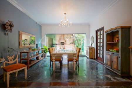 Casa à venda com 230m², 4 quartos e 3 vagas